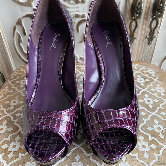 GUC, Qupid Faux Croc Open-Toed Pumps in Purple, Size 8 - Picture 2 of 11